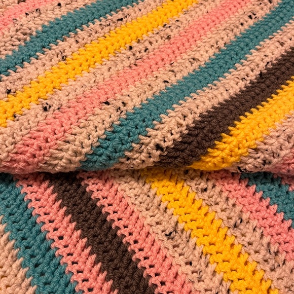 Knit Handmade small size blanket - Picture 2 of 7